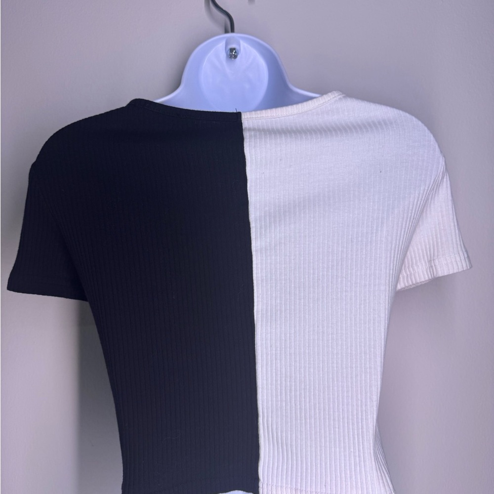 Two-Tone Snap Button Tee - Picture 5 of 6